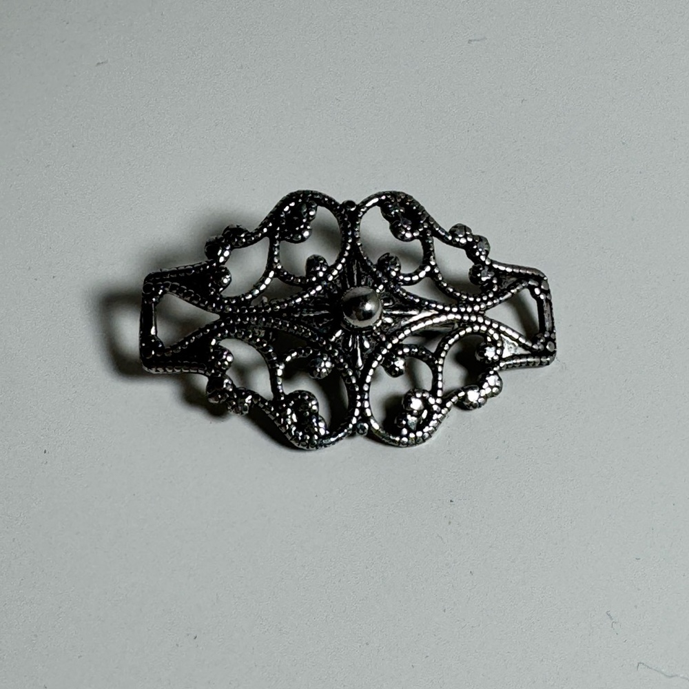 Vintage Victorian Elegant Silver‎ Brooch